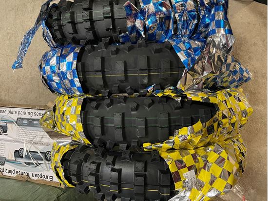 Снимка на ZELTEX ENDURO ГУМА 140/80-18 С 2 ЗЕЛЕНИ или 1 ЖЪЛТА