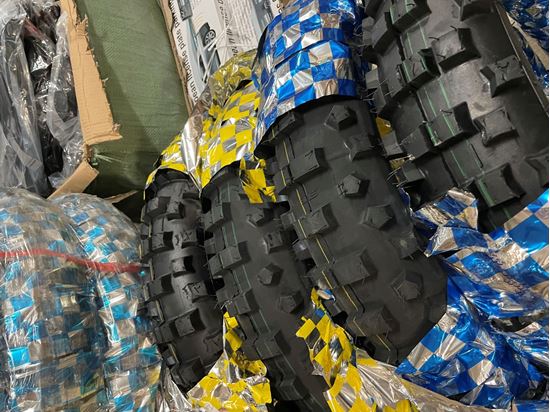 Снимка на ZELTEX ENDURO ГУМА 140/80-18 С 2 ЗЕЛЕНИ или 1 ЖЪЛТА