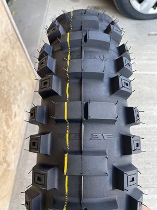 Picture of REBEL ENDURO ГУМА 140/80-18 С 1 ЖЪЛТА ЛИНИЯ