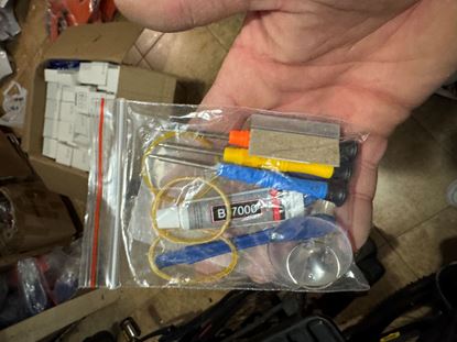 Снимка на Комплект за ремонт на мобилни телефони, съдържащ лепило B7000